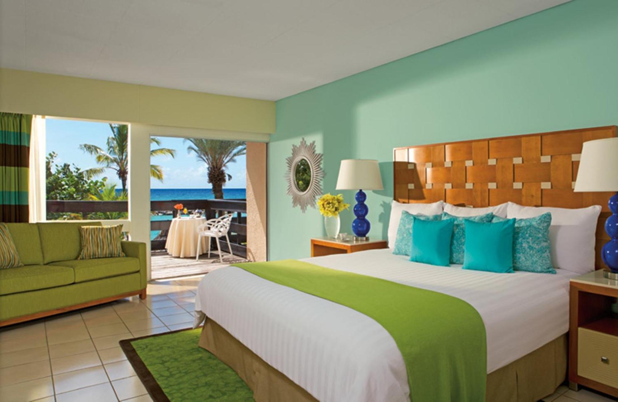 Premium Deluxe Ocean Front King,104757770:JPEG